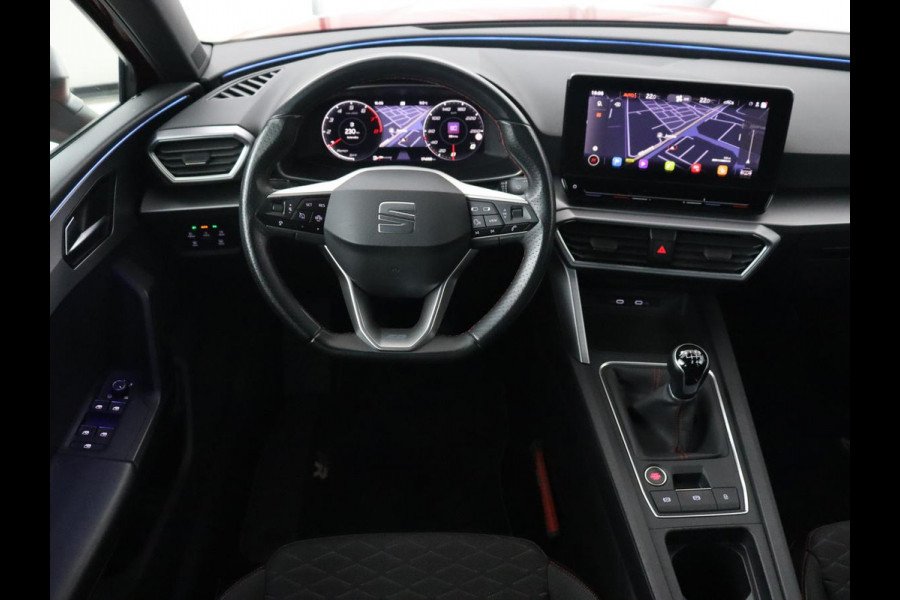 Seat Leon 1.5 TSI FR Business Intense | Trekhaak | Carplay | Adaptive cruise | Navigatie | Sportstoelen | Camera | Dodehoek detectie | Parkeerhulp | DAB | Full LED