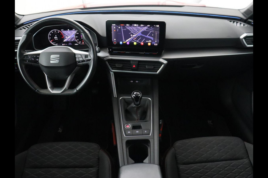 Seat Leon 1.5 TSI FR Business Intense | Trekhaak | Carplay | Adaptive cruise | Navigatie | Sportstoelen | Camera | Dodehoek detectie | Parkeerhulp | DAB | Full LED