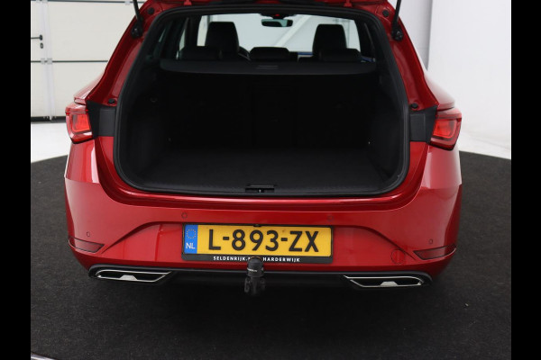 Seat Leon 1.5 TSI FR Business Intense | Trekhaak | Carplay | Adaptive cruise | Navigatie | Sportstoelen | Camera | Dodehoek detectie | Parkeerhulp | DAB | Full LED
