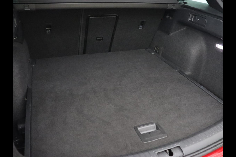 Seat Leon 1.5 TSI FR Business Intense | Trekhaak | Carplay | Adaptive cruise | Navigatie | Sportstoelen | Camera | Dodehoek detectie | Parkeerhulp | DAB | Full LED