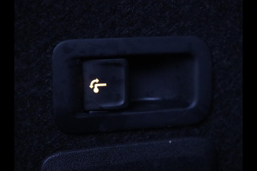 Seat Leon 1.5 TSI FR Business Intense | Trekhaak | Carplay | Adaptive cruise | Navigatie | Sportstoelen | Camera | Dodehoek detectie | Parkeerhulp | DAB | Full LED