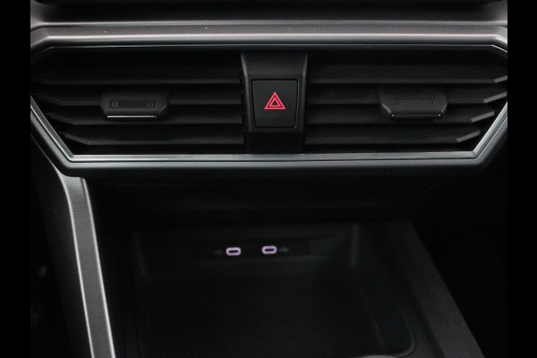 Seat Leon 1.5 TSI FR Business Intense | Trekhaak | Carplay | Adaptive cruise | Navigatie | Sportstoelen | Camera | Dodehoek detectie | Parkeerhulp | DAB | Full LED