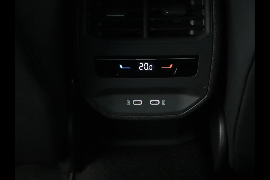 Seat Leon 1.5 TSI FR Business Intense | Trekhaak | Carplay | Adaptive cruise | Navigatie | Sportstoelen | Camera | Dodehoek detectie | Parkeerhulp | DAB | Full LED