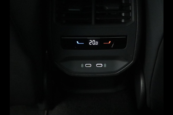 Seat Leon 1.5 TSI FR Business Intense | Trekhaak | Carplay | Adaptive cruise | Navigatie | Sportstoelen | Camera | Dodehoek detectie | Parkeerhulp | DAB | Full LED