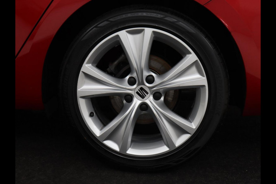 Seat Leon 1.5 TSI FR Business Intense | Trekhaak | Carplay | Adaptive cruise | Navigatie | Sportstoelen | Camera | Dodehoek detectie | Parkeerhulp | DAB | Full LED