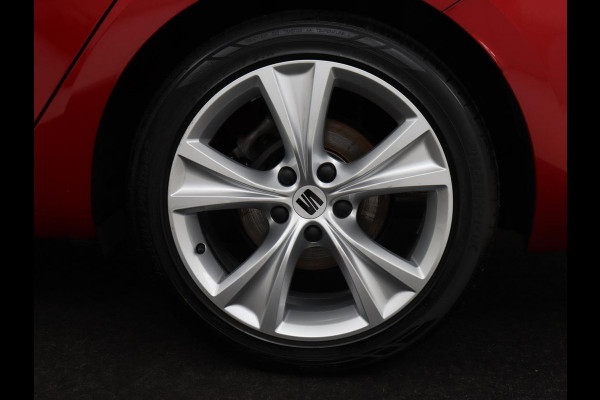 Seat Leon 1.5 TSI FR Business Intense | Trekhaak | Carplay | Adaptive cruise | Navigatie | Sportstoelen | Camera | Dodehoek detectie | Parkeerhulp | DAB | Full LED