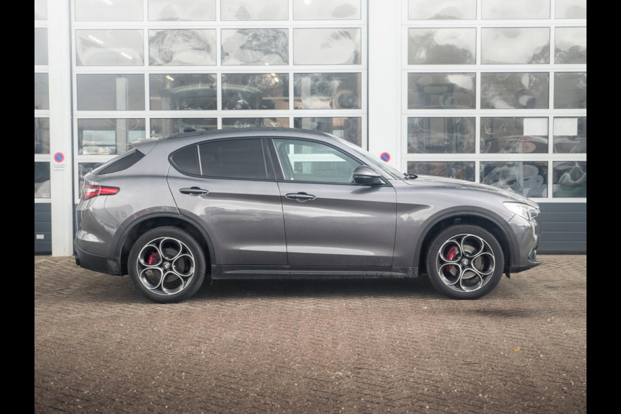 Alfa Romeo Stelvio 2.0 Turbo Aut. AWD B-Tech | Navi | Xenon | Camera | Veloce Int. | Schuif/Kanteldak | 20" | Apple Carplay | Keyless | Dashboard Leder