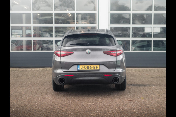 Alfa Romeo Stelvio 2.0 Turbo Aut. AWD B-Tech | Navi | Xenon | Camera | Veloce Int. | Schuif/Kanteldak | 20" | Apple Carplay | Keyless | Dashboard Leder