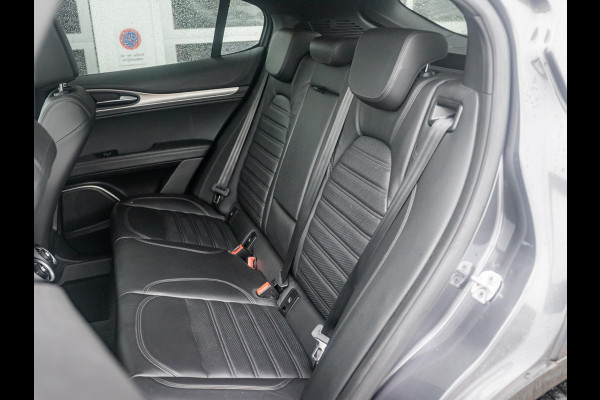Alfa Romeo Stelvio 2.0 Turbo Aut. AWD B-Tech | Navi | Xenon | Camera | Veloce Int. | Schuif/Kanteldak | 20" | Apple Carplay | Keyless | Dashboard Leder