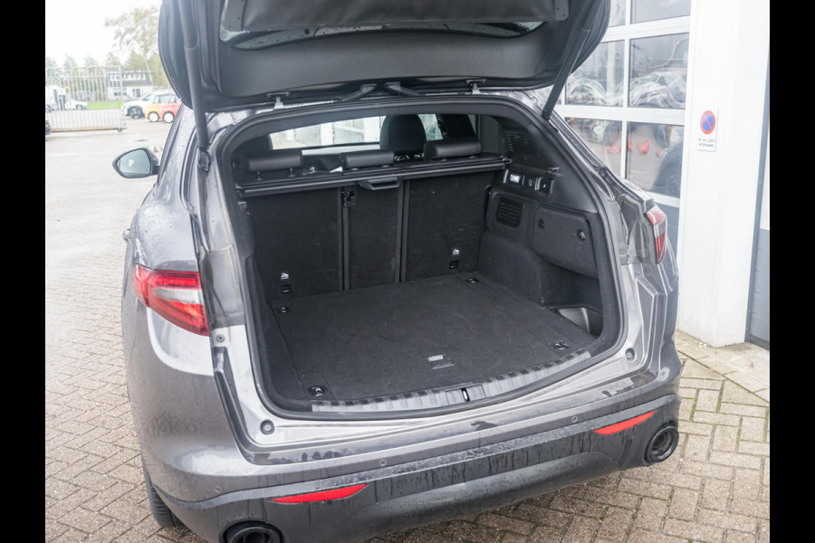 Alfa Romeo Stelvio 2.0 Turbo Aut. AWD B-Tech | Navi | Xenon | Camera | Veloce Int. | Schuif/Kanteldak | 20" | Apple Carplay | Keyless | Dashboard Leder