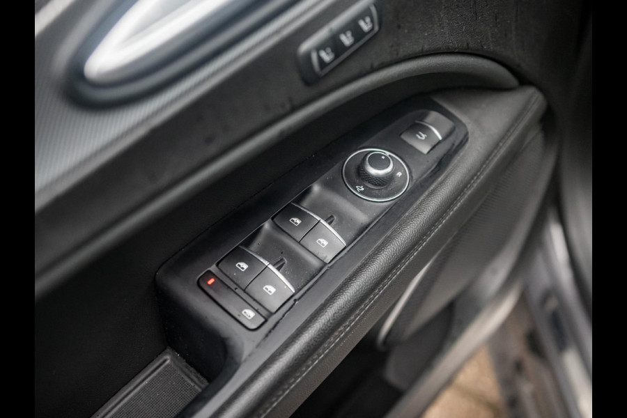 Alfa Romeo Stelvio 2.0 Turbo Aut. AWD B-Tech | Navi | Xenon | Camera | Veloce Int. | Schuif/Kanteldak | 20" | Apple Carplay | Keyless | Dashboard Leder