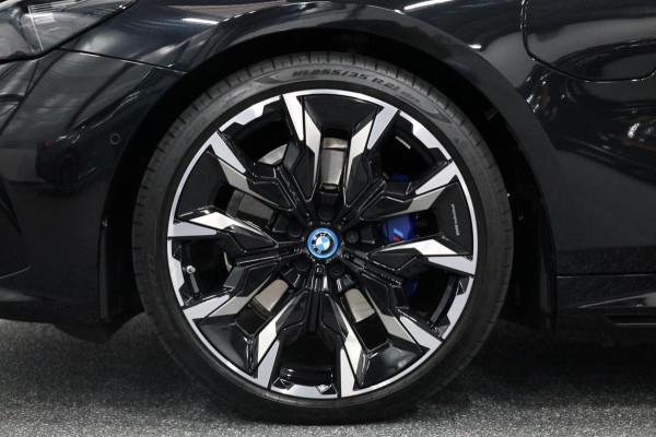 BMW 5 Serie 530e Individual M-Sport BTW/LASER/VIRTUAL/SFEER/PANO/LEER+S.VERWARMING+MEMORY/LMV/360/ACC/ECC/FABRIEKSGARANTIE! BMW 5 Serie 530e Individual M-Sport BTW/LASER/VIRTUAL/SFEER/PANO/LEER+S.VERWARMING+MEMORY/LMV/360/ACC/ECC/FABRIEKSGARANTIE!