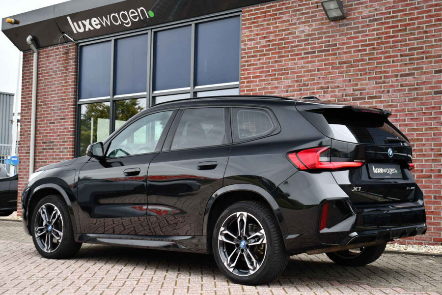 BMW X1 xDrive30e M-Sport Pano ACC 360-cam HUD El-zetel 19inch BMW X1 xDrive30e M-Sport Pano ACC 360-cam HUD El-zetel 19inch