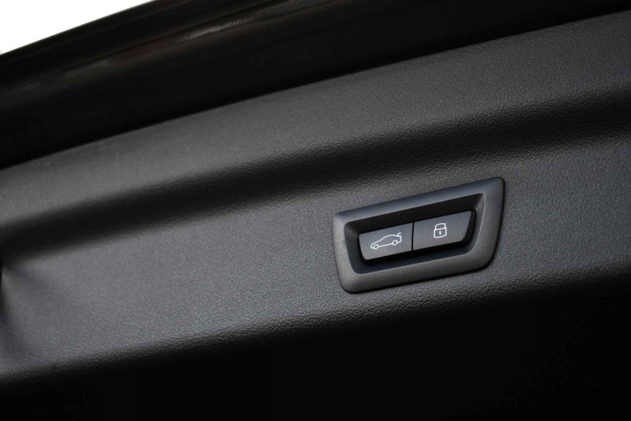 BMW X1 xDrive30e M-Sport Pano ACC 360-cam HUD El-zetel 19inch BMW X1 xDrive30e M-Sport Pano ACC 360-cam HUD El-zetel 19inch