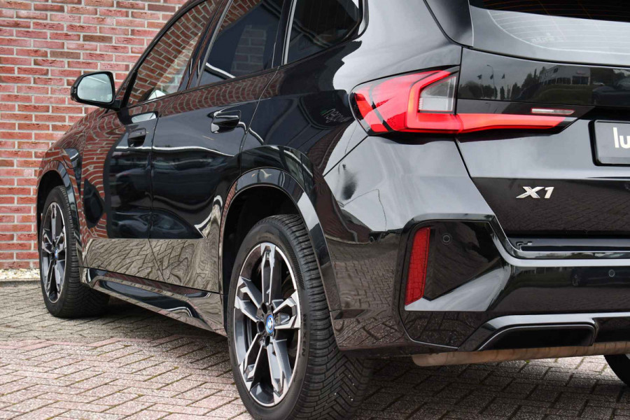 BMW X1 xDrive30e M-Sport Pano ACC 360-cam HUD El-zetel 19inch BMW X1 xDrive30e M-Sport Pano ACC 360-cam HUD El-zetel 19inch