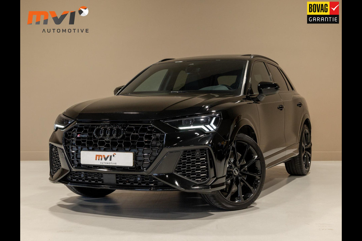 Audi Q3 TFSI RS / 400pk / Panorama dak / Sonos / Kuipstoelen / Audi Q3 TFSI RS / 400pk / Panorama dak / Sonos / Kuipstoelen /