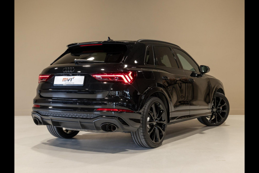 Audi Q3 TFSI RS / 400pk / Panorama dak / Sonos / Kuipstoelen /