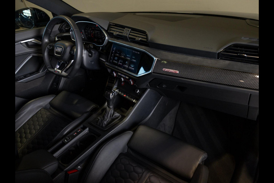 Audi Q3 TFSI RS / 400pk / Panorama dak / Sonos / Kuipstoelen /