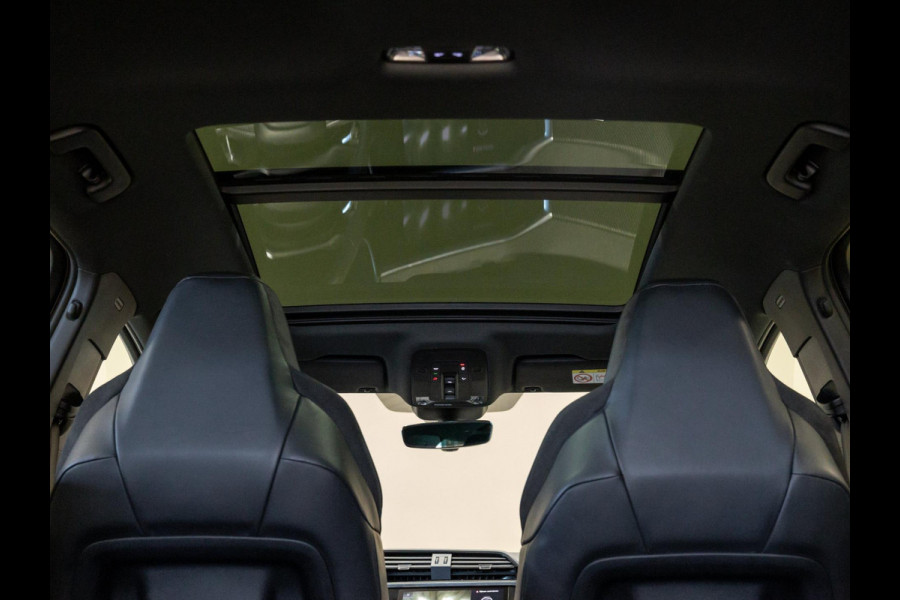 Audi Q3 TFSI RS / 400pk / Panorama dak / Sonos / Kuipstoelen /