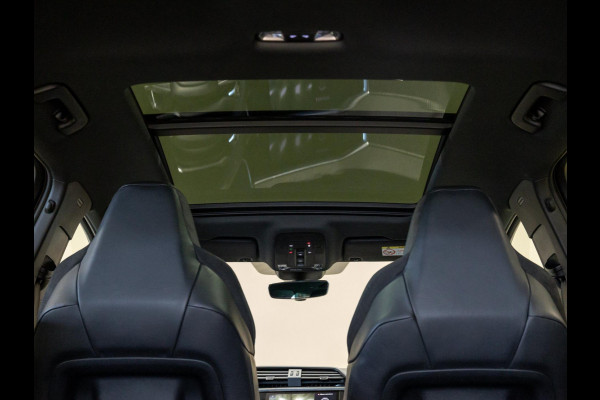 Audi Q3 TFSI RS / 400pk / Panorama dak / Sonos / Kuipstoelen /