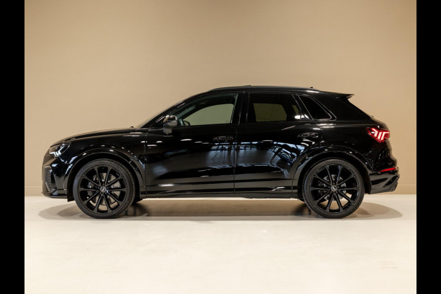 Audi Q3 TFSI RS / 400pk / Panorama dak / Sonos / Kuipstoelen /