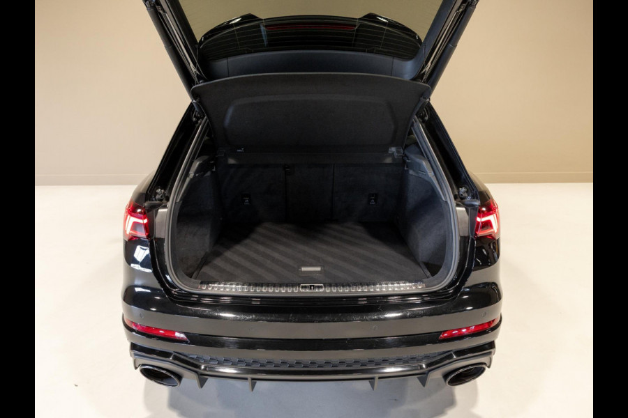 Audi Q3 TFSI RS / 400pk / Panorama dak / Sonos / Kuipstoelen /