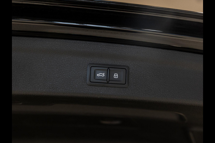 Audi Q3 TFSI RS / 400pk / Panorama dak / Sonos / Kuipstoelen /