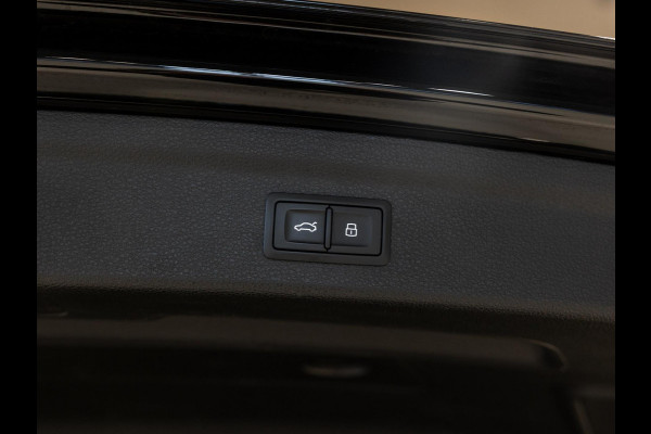 Audi Q3 TFSI RS / 400pk / Panorama dak / Sonos / Kuipstoelen /