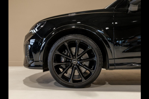Audi Q3 TFSI RS / 400pk / Panorama dak / Sonos / Kuipstoelen /