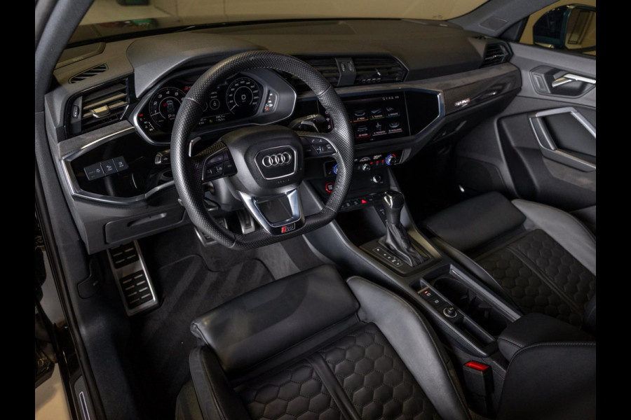 Audi Q3 TFSI RS / 400pk / Panorama dak / Sonos / Kuipstoelen /
