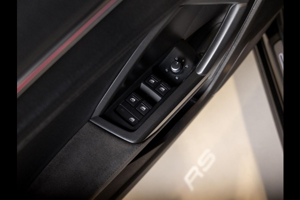 Audi Q3 TFSI RS / 400pk / Panorama dak / Sonos / Kuipstoelen /