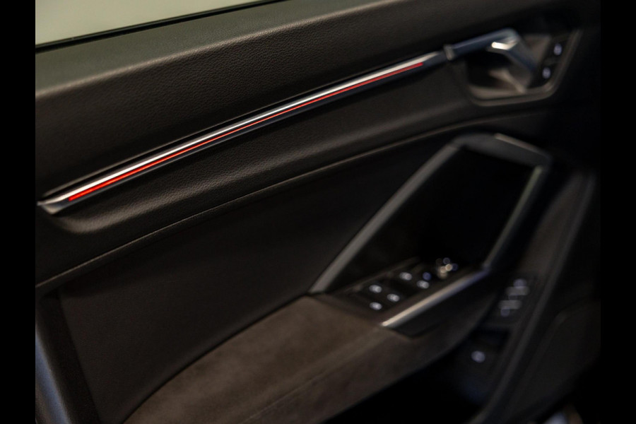 Audi Q3 TFSI RS / 400pk / Panorama dak / Sonos / Kuipstoelen /