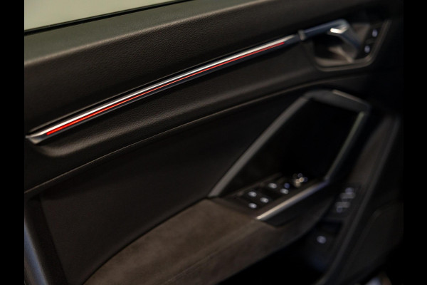Audi Q3 TFSI RS / 400pk / Panorama dak / Sonos / Kuipstoelen /