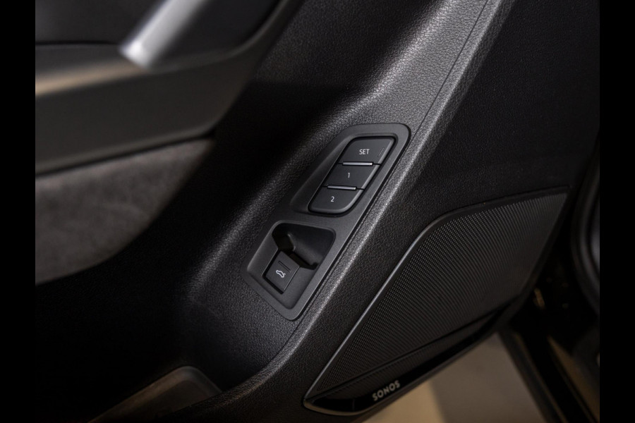 Audi Q3 TFSI RS / 400pk / Panorama dak / Sonos / Kuipstoelen /