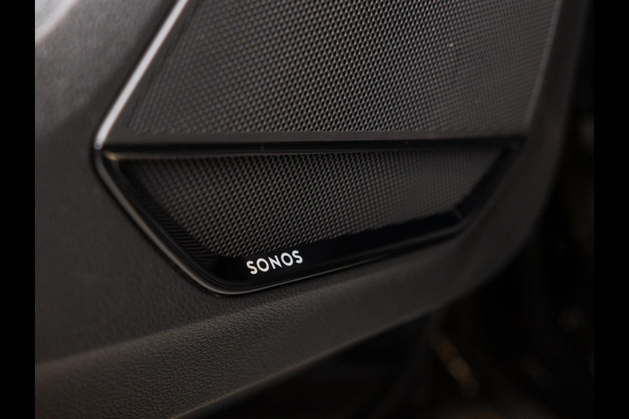 Audi Q3 TFSI RS / 400pk / Panorama dak / Sonos / Kuipstoelen /