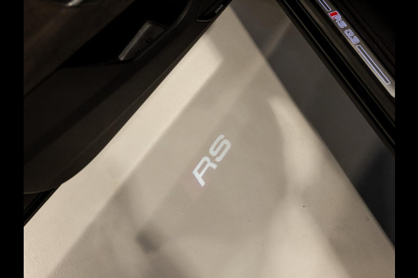 Audi Q3 TFSI RS / 400pk / Panorama dak / Sonos / Kuipstoelen /
