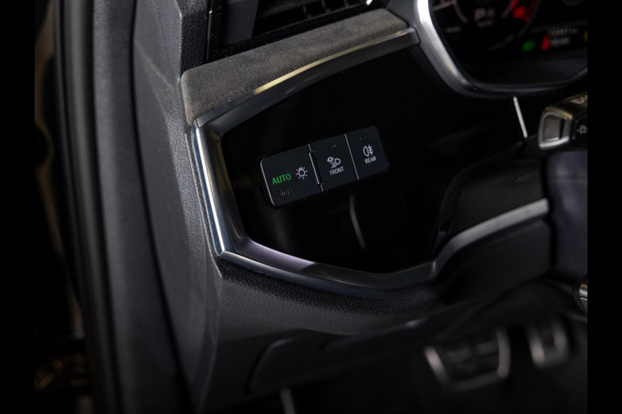 Audi Q3 TFSI RS / 400pk / Panorama dak / Sonos / Kuipstoelen /