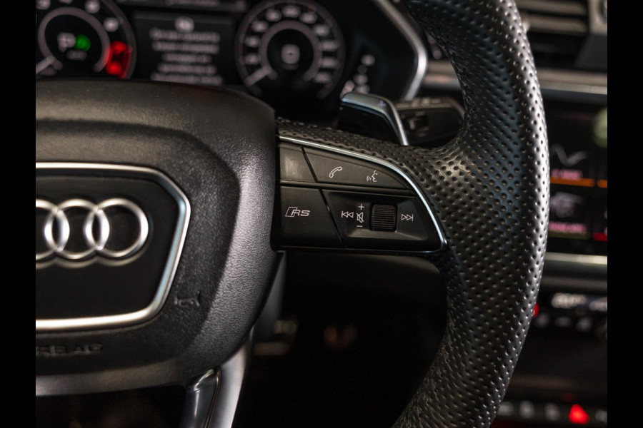 Audi Q3 TFSI RS / 400pk / Panorama dak / Sonos / Kuipstoelen /