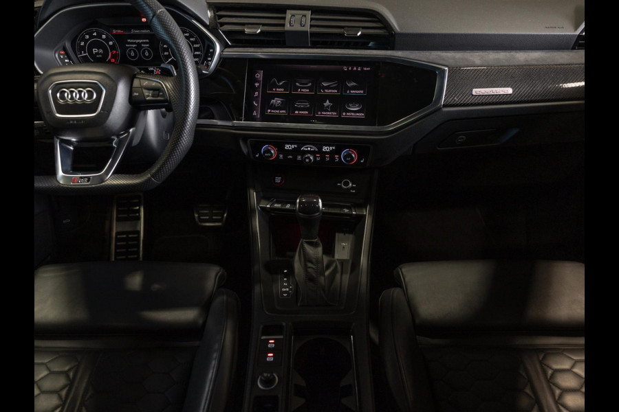 Audi Q3 TFSI RS / 400pk / Panorama dak / Sonos / Kuipstoelen /