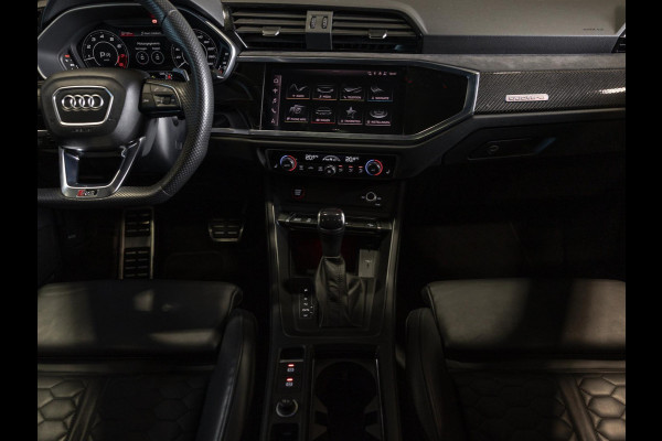Audi Q3 TFSI RS / 400pk / Panorama dak / Sonos / Kuipstoelen /