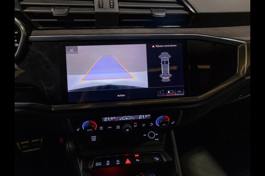 Audi Q3 TFSI RS / 400pk / Panorama dak / Sonos / Kuipstoelen /