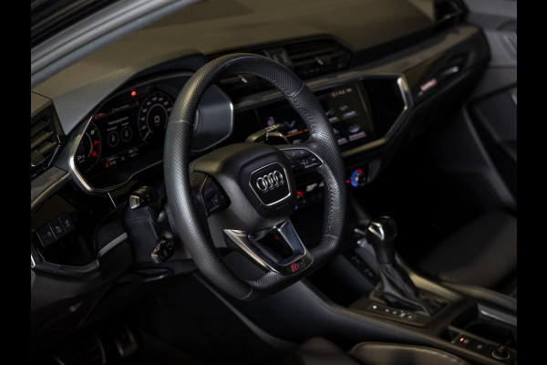 Audi Q3 TFSI RS / 400pk / Panorama dak / Sonos / Kuipstoelen /