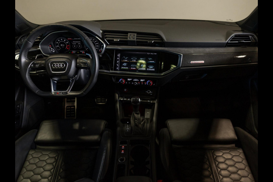 Audi Q3 TFSI RS / 400pk / Panorama dak / Sonos / Kuipstoelen /