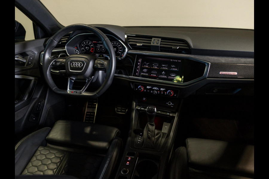 Audi Q3 TFSI RS / 400pk / Panorama dak / Sonos / Kuipstoelen /
