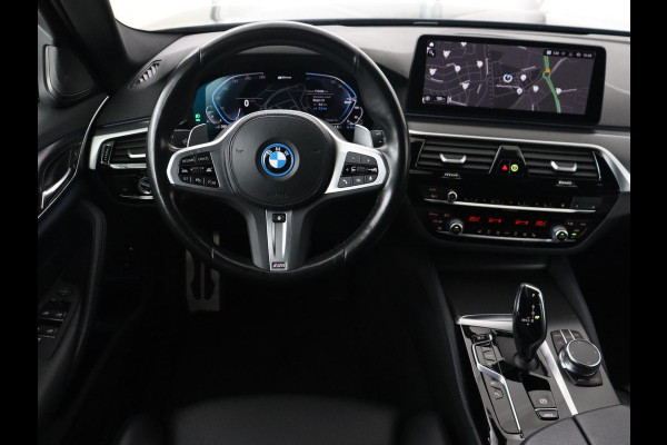 BMW 5 Serie 530e xDrive M Sport | Panoramadak | Harman/Kardon | Stoel & stuurverwarming | Adaptive cruise | Camera | Trekhaak | Carplay | Achterbankverwarming | Live Cockpit | Sportstoelen BMW 5 Serie 530e xDrive M Sport | Panoramadak | Harman/Kardon | Stoel & stuurverwarming | Adaptive cruise | Camera | Trekhaak | Carplay | Achterbankverwarming | Live Cockpit | Sportstoelen