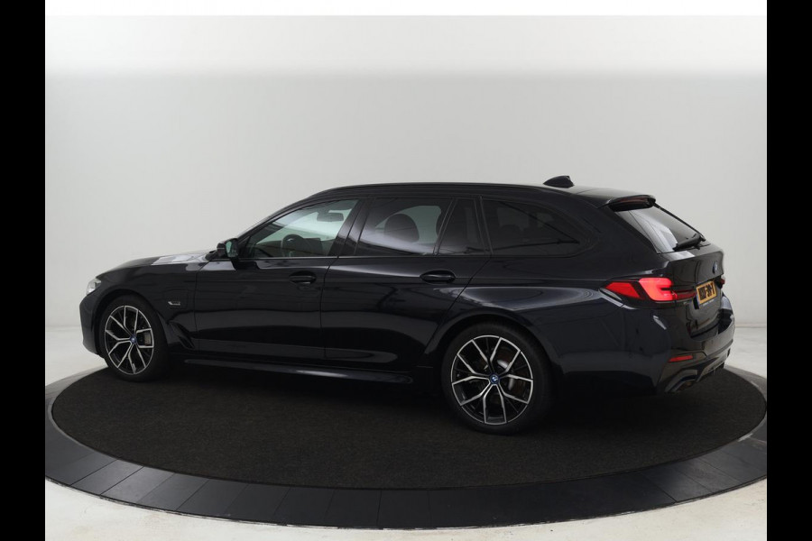 BMW 5 Serie 530e xDrive M Sport | Panoramadak | Harman/Kardon | Stoel & stuurverwarming | Adaptive cruise | Camera | Trekhaak | Carplay | Achterbankverwarming | Live Cockpit | Sportstoelen BMW 5 Serie 530e xDrive M Sport | Panoramadak | Harman/Kardon | Stoel & stuurverwarming | Adaptive cruise | Camera | Trekhaak | Carplay | Achterbankverwarming | Live Cockpit | Sportstoelen