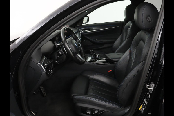 BMW 5 Serie 530e xDrive M Sport | Panoramadak | Harman/Kardon | Stoel & stuurverwarming | Adaptive cruise | Camera | Trekhaak | Carplay | Achterbankverwarming | Live Cockpit | Sportstoelen BMW 5 Serie 530e xDrive M Sport | Panoramadak | Harman/Kardon | Stoel & stuurverwarming | Adaptive cruise | Camera | Trekhaak | Carplay | Achterbankverwarming | Live Cockpit | Sportstoelen