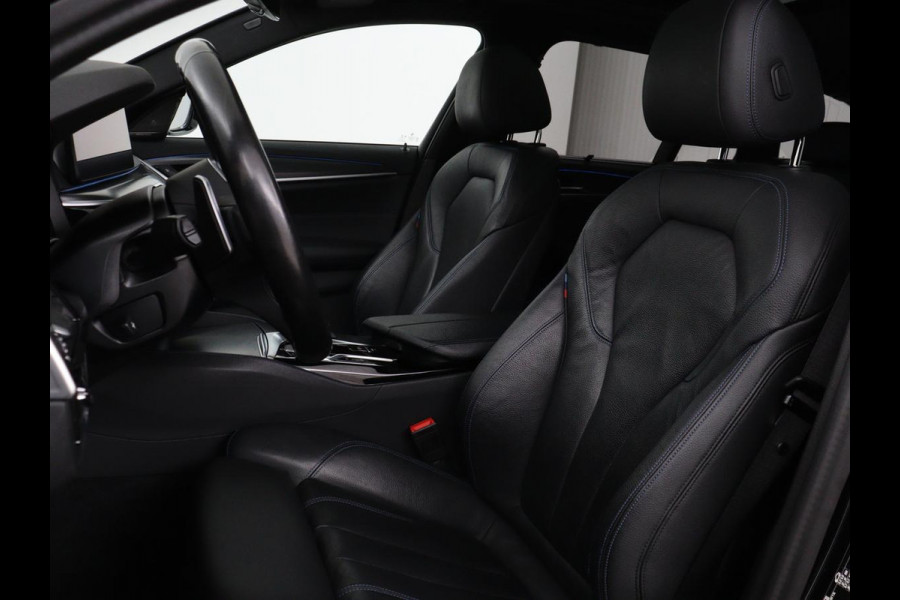 BMW 5 Serie 530e xDrive M Sport | Panoramadak | Harman/Kardon | Stoel & stuurverwarming | Adaptive cruise | Camera | Trekhaak | Carplay | Achterbankverwarming | Live Cockpit | Sportstoelen BMW 5 Serie 530e xDrive M Sport | Panoramadak | Harman/Kardon | Stoel & stuurverwarming | Adaptive cruise | Camera | Trekhaak | Carplay | Achterbankverwarming | Live Cockpit | Sportstoelen