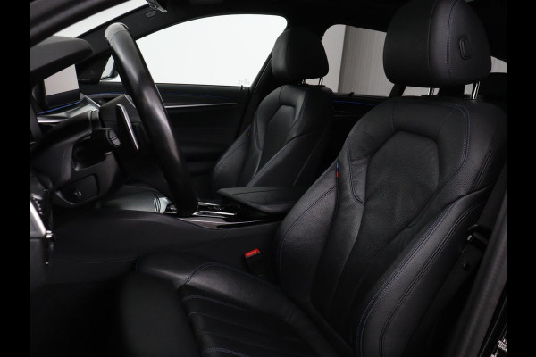 BMW 5 Serie 530e xDrive M Sport | Panoramadak | Harman/Kardon | Stoel & stuurverwarming | Adaptive cruise | Camera | Trekhaak | Carplay | Achterbankverwarming | Live Cockpit | Sportstoelen BMW 5 Serie 530e xDrive M Sport | Panoramadak | Harman/Kardon | Stoel & stuurverwarming | Adaptive cruise | Camera | Trekhaak | Carplay | Achterbankverwarming | Live Cockpit | Sportstoelen