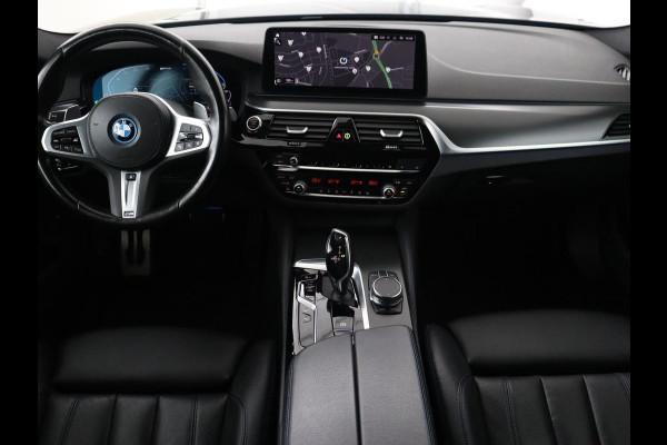 BMW 5 Serie 530e xDrive M Sport | Panoramadak | Harman/Kardon | Stoel & stuurverwarming | Adaptive cruise | Camera | Trekhaak | Carplay | Achterbankverwarming | Live Cockpit | Sportstoelen BMW 5 Serie 530e xDrive M Sport | Panoramadak | Harman/Kardon | Stoel & stuurverwarming | Adaptive cruise | Camera | Trekhaak | Carplay | Achterbankverwarming | Live Cockpit | Sportstoelen